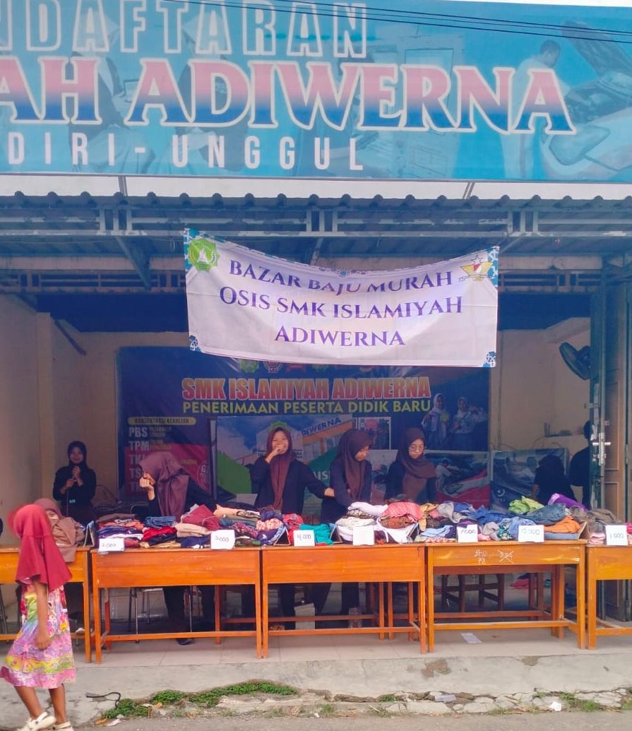 SMK Islamiyah Adiwerna Gelar ‘Ramadhan Bermasyarakat’, Bagikan Ratusan Takjil hingga Penyaluran Zakat