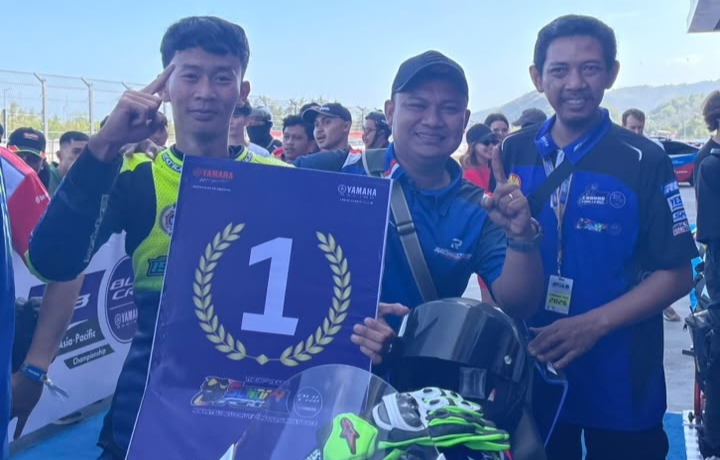 Siswa SMK Islamiyah Adiwerna Tegal Sabet Podium Kesatu di Sirkuit Mandalika, Mekaniknya Jebolan Alumni!
