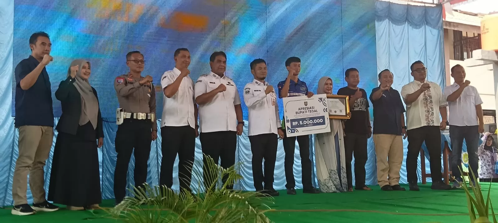 Siswa SMK Islamiyah Adiwerna Harumkan Nama Tegal: Boyong Tropi Yamaha Sunday Race Mandalika, Bupati Beri Penghargaan